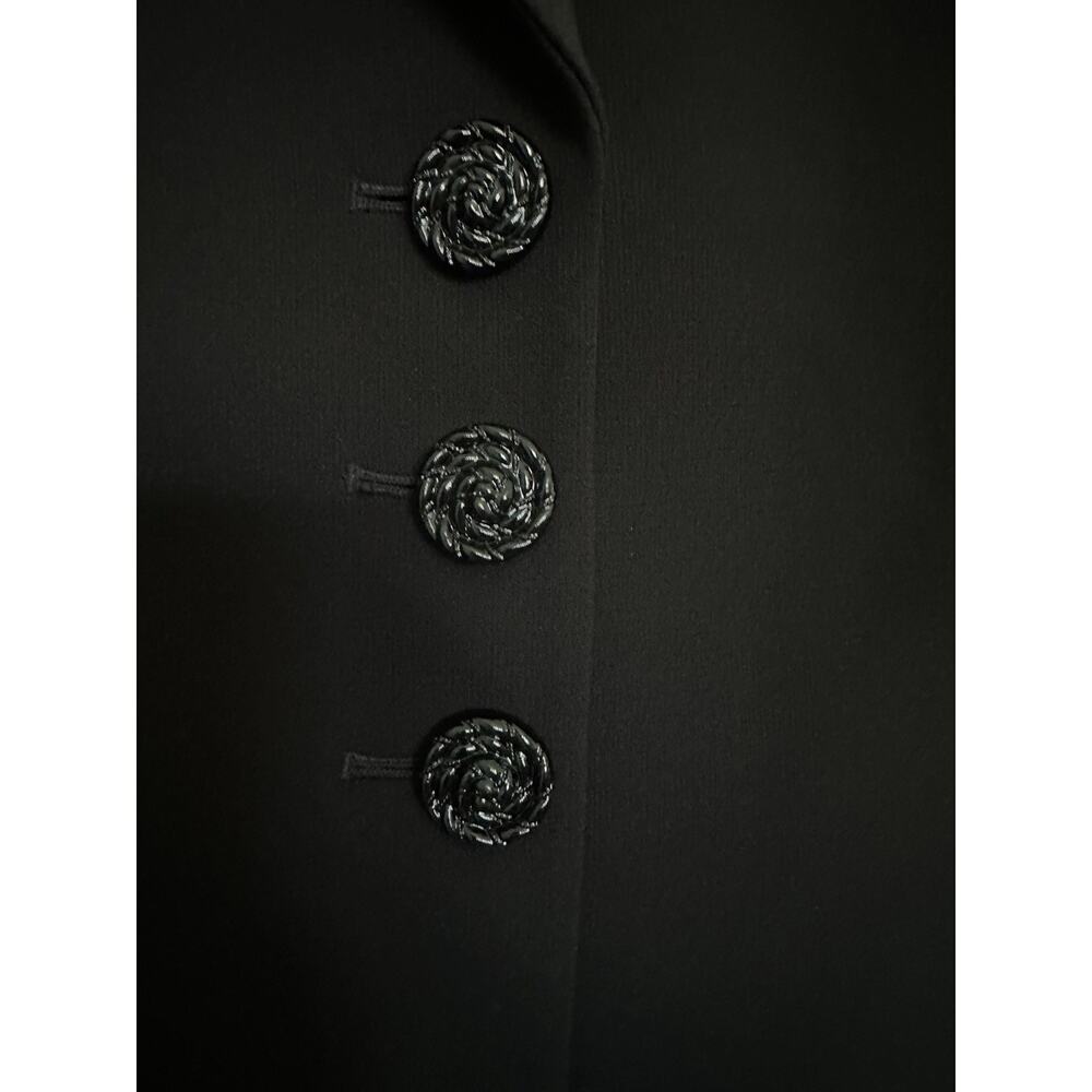 Tahari Arthur S. Levine black blazer Sz8P ornate buttons and decorative sleeves - Picture 4 of 7